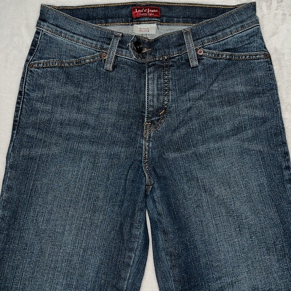 Levi’s “Perfectly Slimming” Blue Jeans Size 8 Medium - Picture 2 of 12